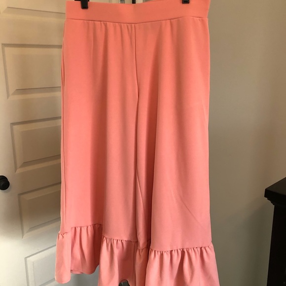 Du Juor Pants - Ruffle hem Crop Pants